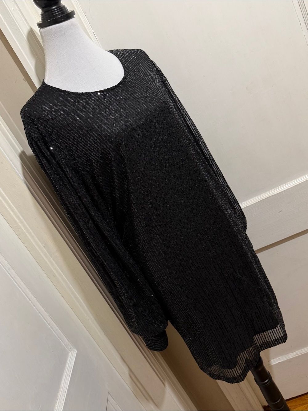 Hesed slinky,sequined long sleeve black shift dress